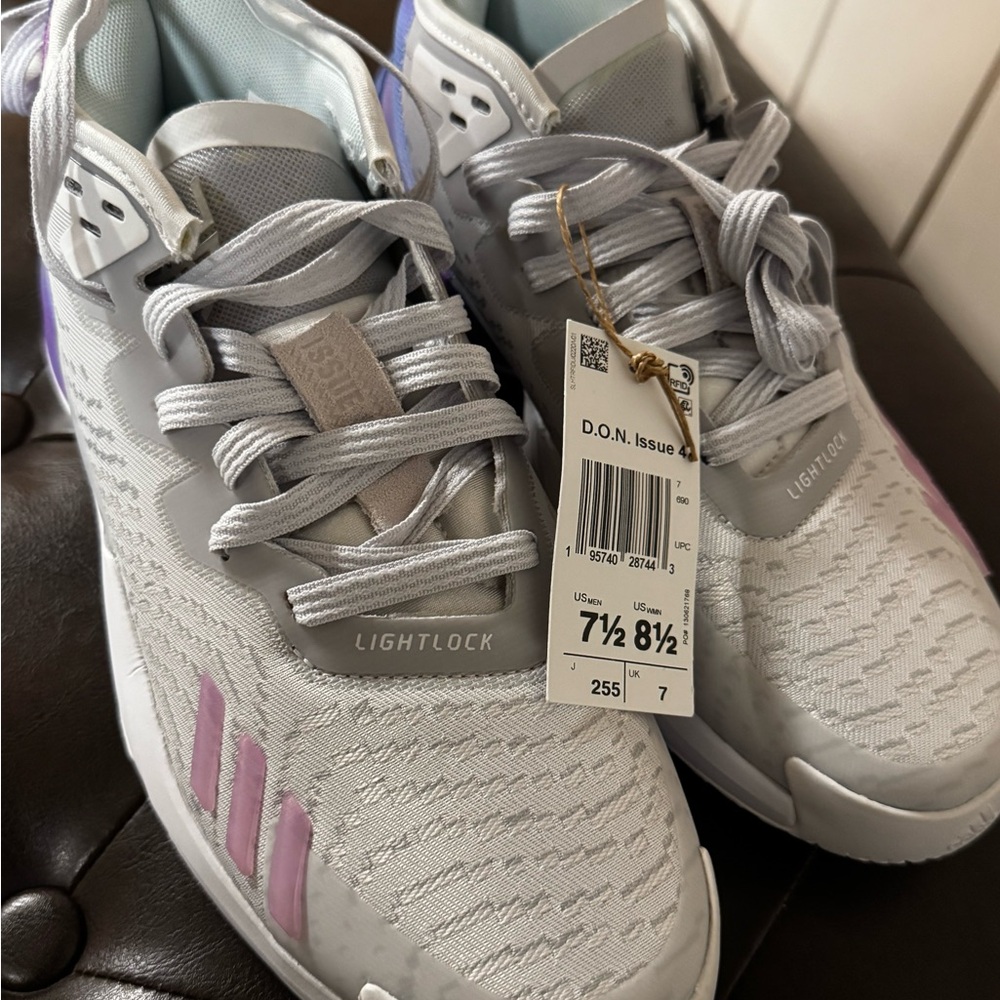 Adidas D.O.N. Issue 4 basketball shoes 7.5M 8.5W brand new never worn - Picture 2 of 5